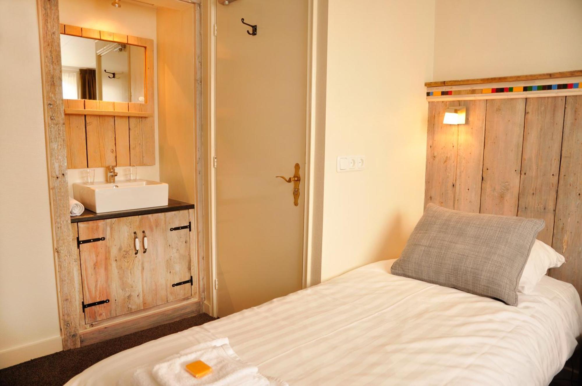 B&B De Wadvaarder Midsland Room photo