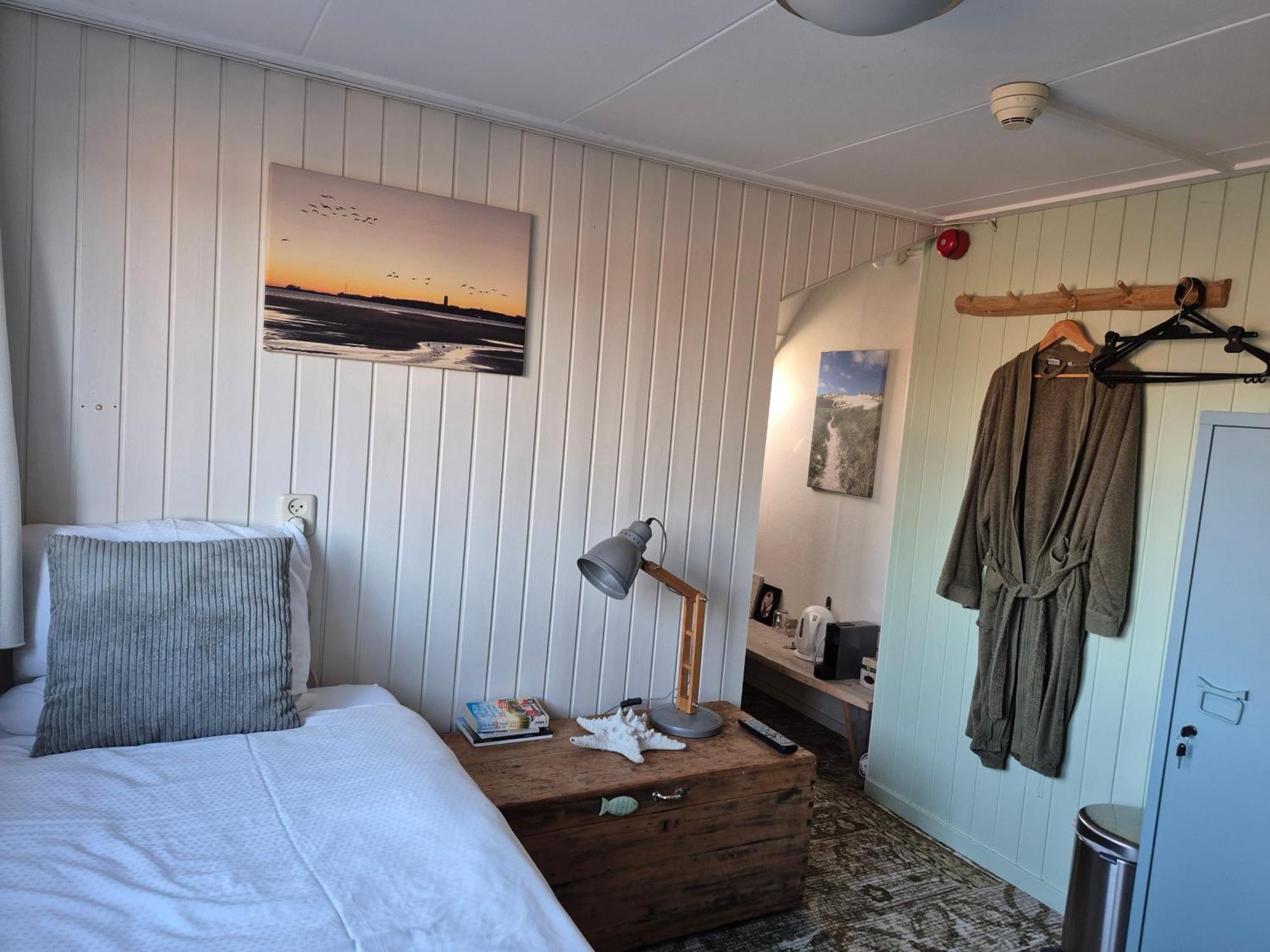 B&B De Wadvaarder Midsland Exterior photo